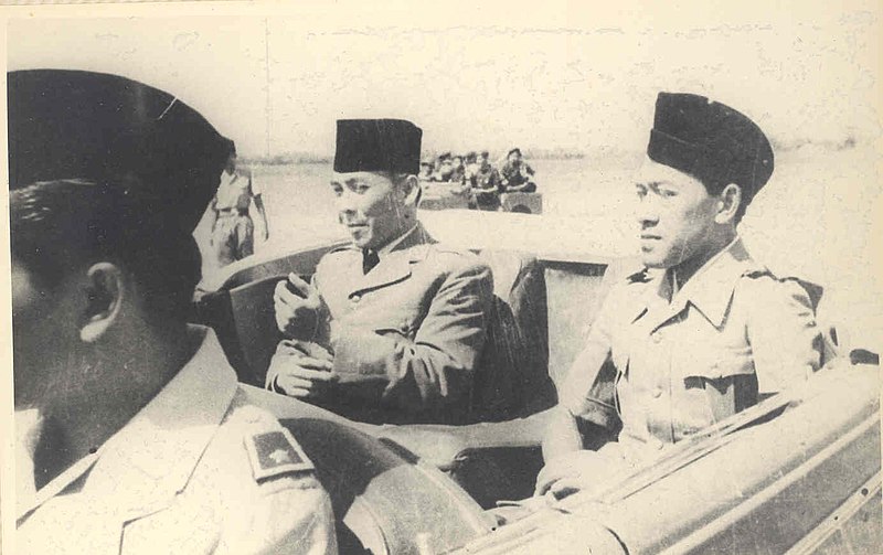 File:Sukarno and Hamengkubuwono IX.jpg