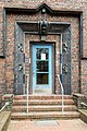 Deutsch: Eingang des Siedlungsbaus Adlerstraße 17 in Hamburg-Barmbek-Nord. This is a photograph of an architectural monument. It is on the list of cultural monuments of Hamburg, no. 21754.