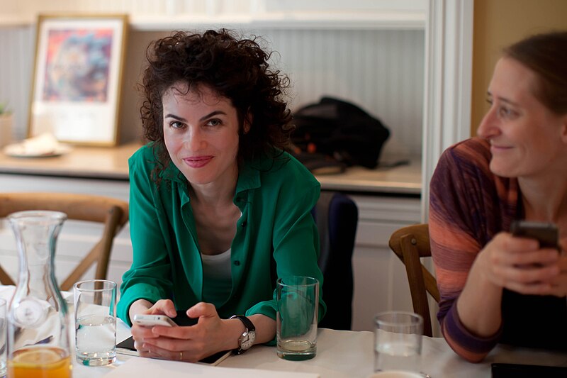 File:Neri Oxman and Leah Buechley.jpg