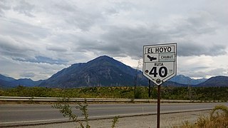 Cerro Pirque desde Ruta 40.jpg