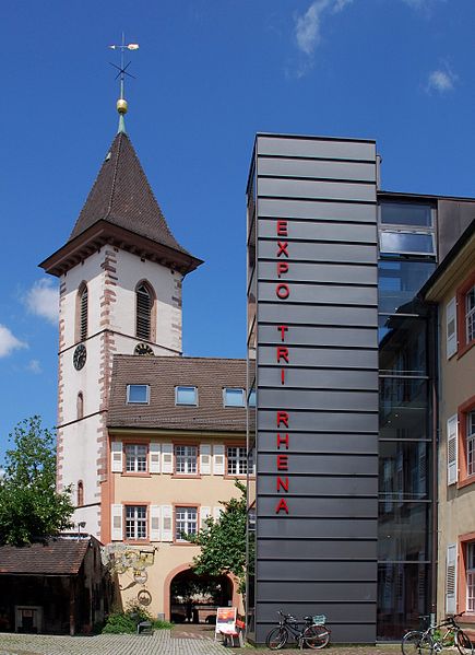 File:Stadtkirche und Museum am Burghof.jpg