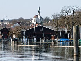 Bootshütten am Seeufer