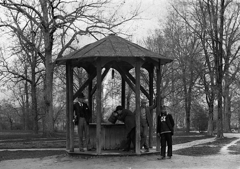 File:Old Well 1892.jpg