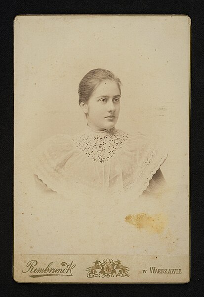 File:Anna Mlynarska ca 1895 (88616673).jpg