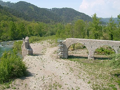 Antico ponte romano presso il fiume Vara