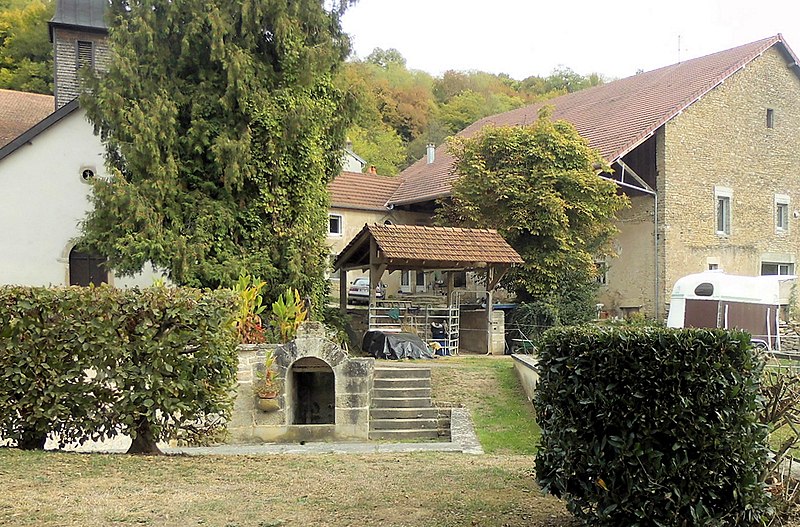 File:Villeparois, Lavoir.jpg