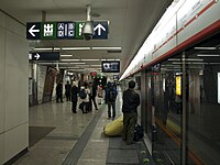 Dabaotai station platform (December 2012)