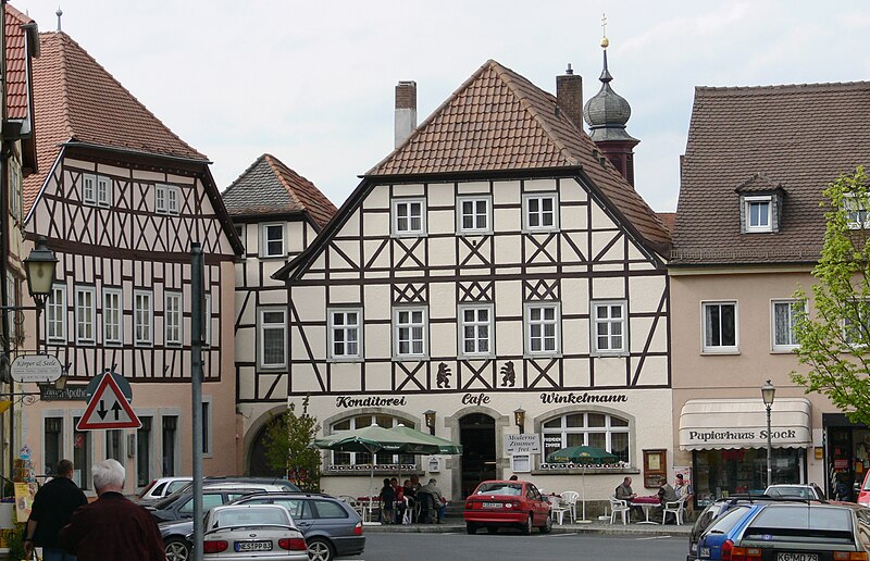 File:Münnerstadt Marktplatz 1.jpg