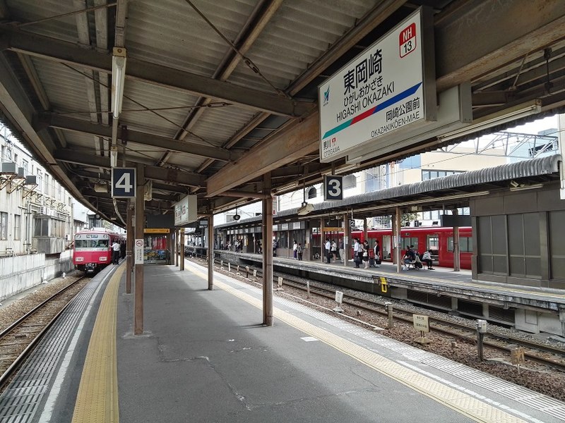 File:MT-Higashi-okazaki-station-platform.jpg