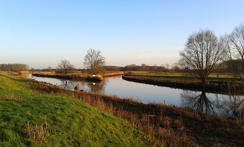 File:Zusammenfluss Stoer Bramau.jpg