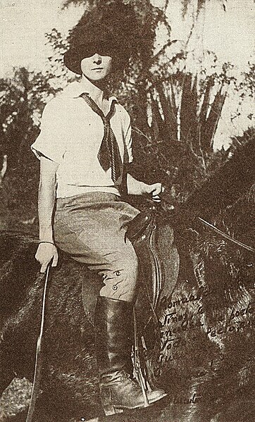 File:Renee Balansa foto caballo.jpg