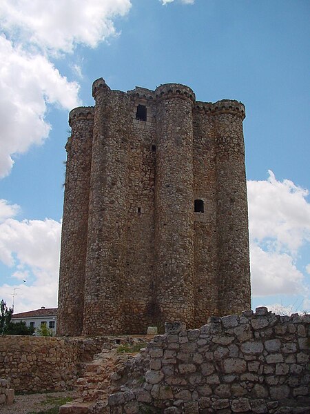 File:Castillo de Villarejo de Salvanés.jpg