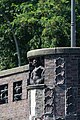 Deutsch: Bauschmuck von Richard Küohl an der Krugkoppelbrücke in Hamburg: Weibliches Meerwesen an der westlichen Bastion der Seite zur Außenalster. This is a photograph of an architectural monument. It is on the list of cultural monuments of Hamburg, no. 19579.