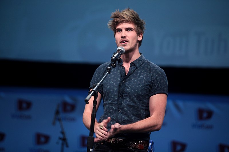 File:Joey Graceffa (14548815951).jpg