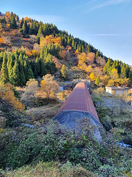 File:Shinkansen tunnel in Yuzawa 4.jpg