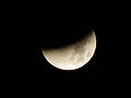 Deutsch: Beginnender „Ernteblutmond“ am 28. September 2015 über Bochum. English: Starting lunar eclipse over Bochum, Germany; 28 Sep 2015.   This file was uploaded with Commonist.