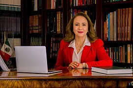 Yasmín Esquivel.jpg