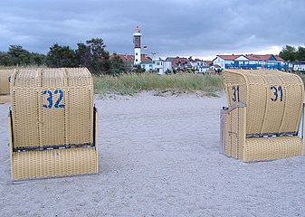 Strand in Timmendorf (Insel Poel) mit Blick zum Leuchtturm