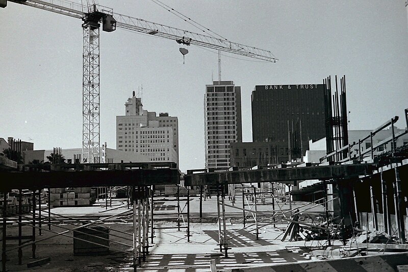 File:Parking Garage Construction (6462686047).jpg