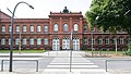 Deutsch: Alter Haupteingang des Universitätsklinikums Hamburg-Eppendorf (Gebäude O35). This is a photograph of an architectural monument. It is on the list of cultural monuments of Hamburg, no. 20779.