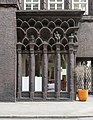 Deutsch: Kontorhaus Chilehaus in Hamburg-Altstadt: Arkaden von Richard Kuöhl an der Straße Pumpen. This is a photograph of an architectural monument. It is on the list of cultural monuments of Hamburg, no. 29133.