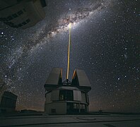 Birinci yer: In mid-August 2010 ESO Photo Ambassador Yuri Beletsky snapped this amazing photo at ESO’s Paranal Observatory. A group of astronomers were observing the centre of the Milky Way using the laser guide star facility at Yepun, one of the four Unit Telescopes of the Very Large Telescope (VLT). (POTD) – Credit: Yuri Beletsky (ESO). (ESO - CC-BY-SA-3.0)