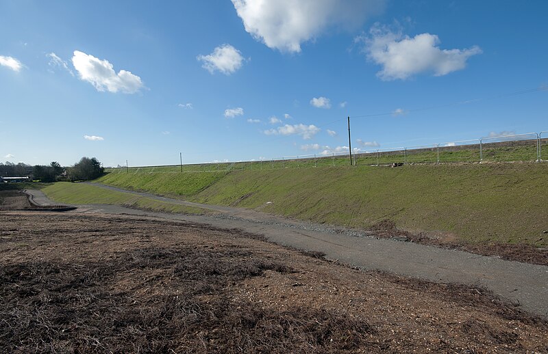 File:Chasewater Dam.jpg