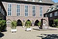 Deutsch: Hof der Heilandskirche in Hamburg-Uhlenhorst. This is a photograph of an architectural monument. It is on the list of cultural monuments of Hamburg, no. 30988.