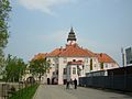 Polski: Ratusz od strony południowej. Z prawej widoczne remontowane kino. English: City hall