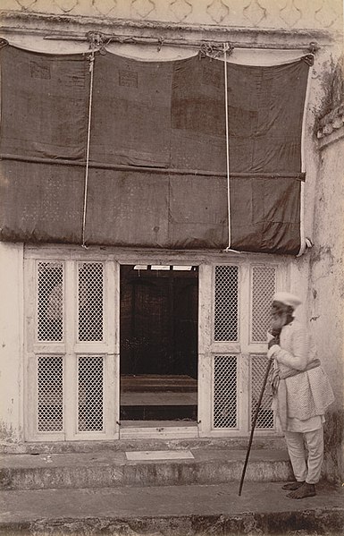 File:Aurangzebs tomb.jpg