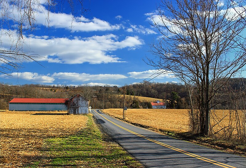 File:Farm Fields (3) (16158943782).jpg