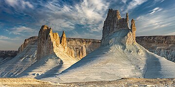 Чинки плато Устюрт. Урочище Бозжыра