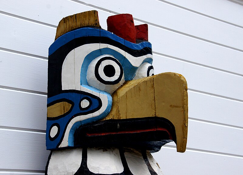 File:Totem pole Skegway Alaska. (12196456523).jpg