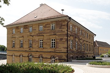 Naturkundliches Museum, dahinter Spinnmühle mit Kleinem Industriemuseum