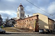 Wilno, cerkiew św. Ducha, najstarsza świątynia prawosławna Wilna. Dzwonnica widziana zza murów miejskich, z okolic domu pod adresem Subocz 15 (róg Głuchego zaułka).