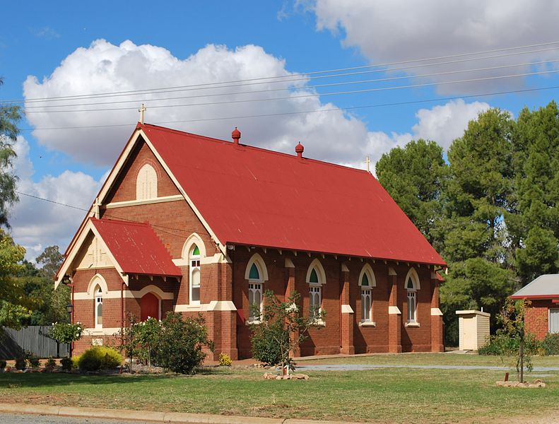 File:AriahParkRomanCatholicChurch.JPG