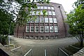 Deutsch: Standort Curschmannstraße der Stadtteilschule Eppendorf in Hamburg-Hohleuft-Ost: Nordfassade. This is a photograph of an architectural monument. It is on the list of cultural monuments of Hamburg, no. 22911.