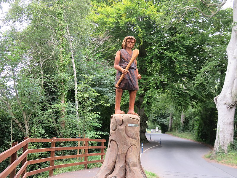 File:Wooden Sculpture of Cú Chulainn.jpg