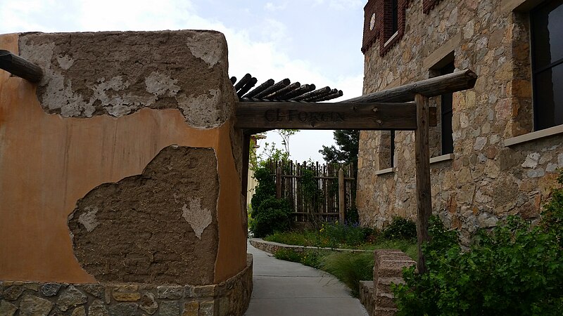 File:Chihuahuan Desert Gardens UTEP 1.jpg