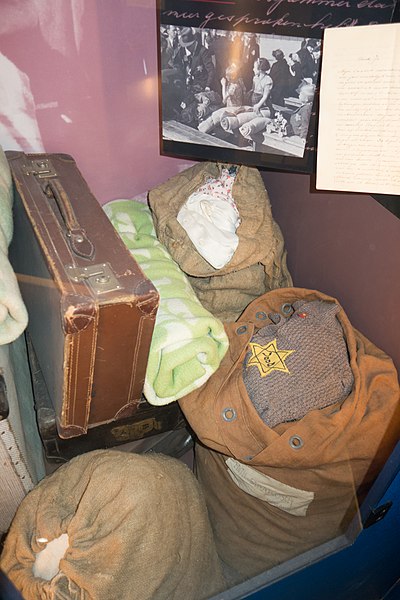 File:Belongings of deportees (38554198340).jpg