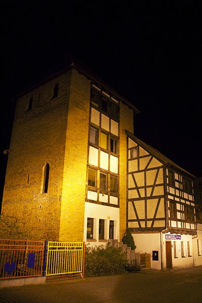 File:Toruń at night 2011 03.jpg