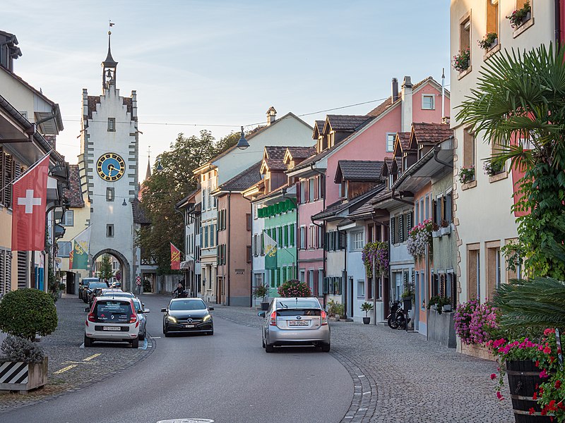 File:Obertor mit Siegelturm in Diessenhofen.jpg