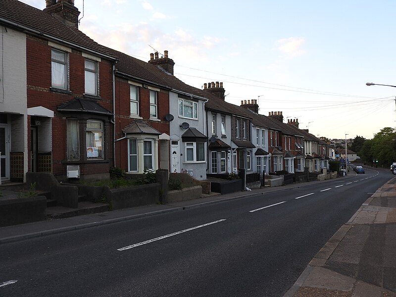 File:Cuxton Road, Strood 5082.jpg