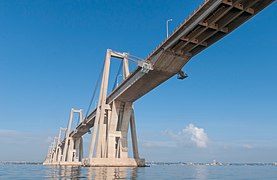 Rafael Urdaneta Bridge in Maracaibo.jpg