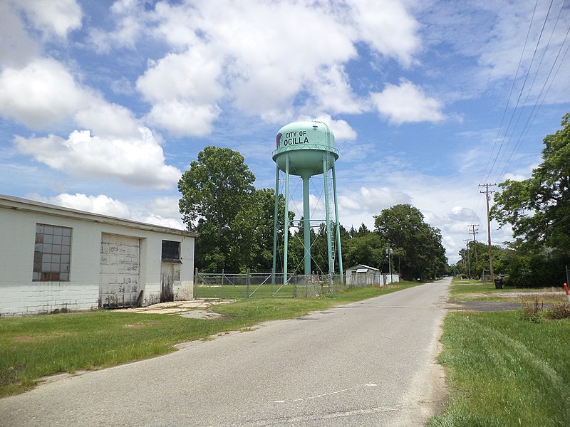 File:Ocilla Water Tower northside.JPG