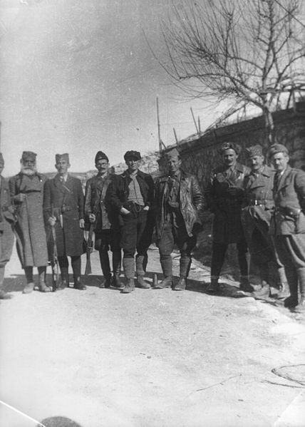 File:Partigiani in Montenegro 1942.jpg