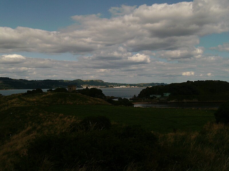 File:Inchcolm view from West end.jpg