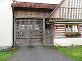 Čeština: Dřevěná brána v Medovém Újezdě. Okres Rokycany, Česká republika. English: Wooden gate in Medový Újezd village, Rokycany District, Czech Republic.