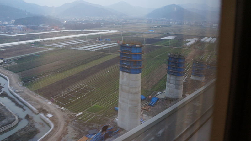 File:201601Hangzhou-Huangshan HSR under construction.JPG