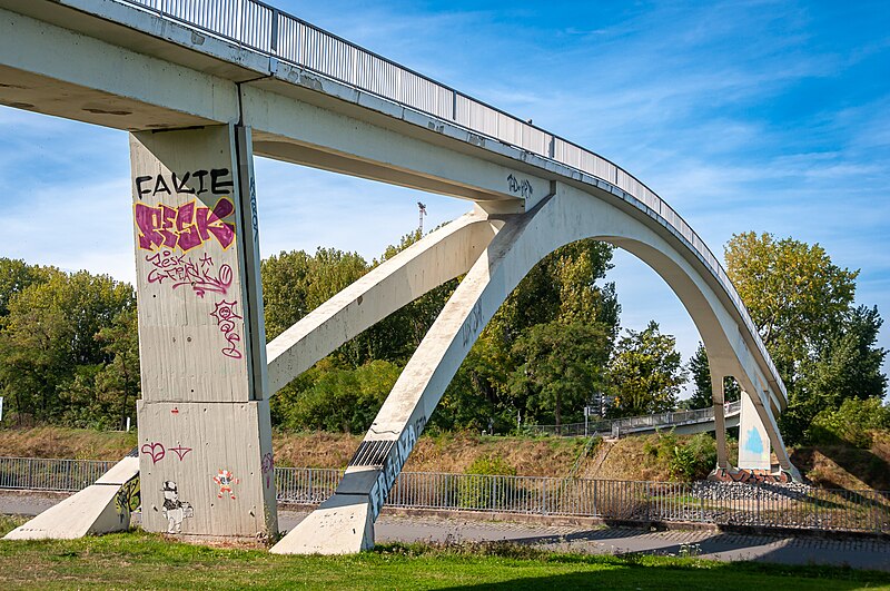 File:Katzenbuckelbrücke Köln 2024 08.jpg